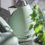 De'Longhi Argento Flora Kettle – Stylish Green Electric Kettle - Image 3