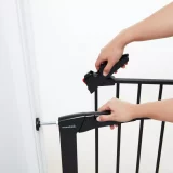 Munchkin Lindam Maxi Black Safety Gate – Baby & Pet Barrier - Image 4