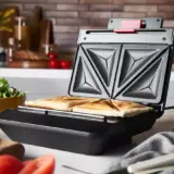 Russell Hobbs Easy Clean Sandwich Maker 26800 – Non-Stick, Compact & Stylish - Image 4